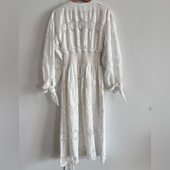 Elliatt Poppy white lace button front dress - Picture 9 of 11